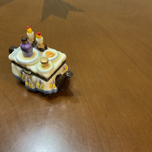 Porcelain Tea Pot Trinket, Pill, Jewelry Box. Still Has Original Tag. - Picture 11 of 12